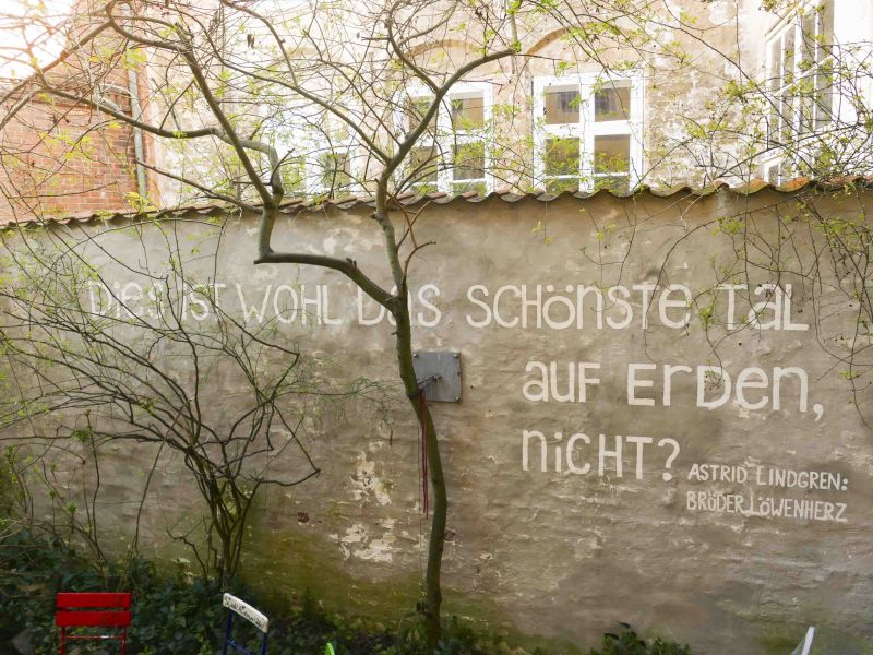 Innenhof Schriftzug